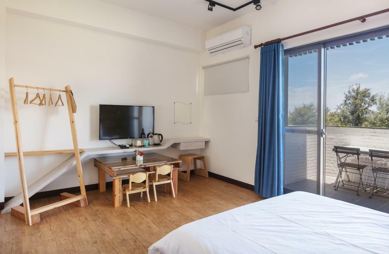 黑琵軼棧湖濱旅宿 K&B Happy Hostel Tainan Exterior photo